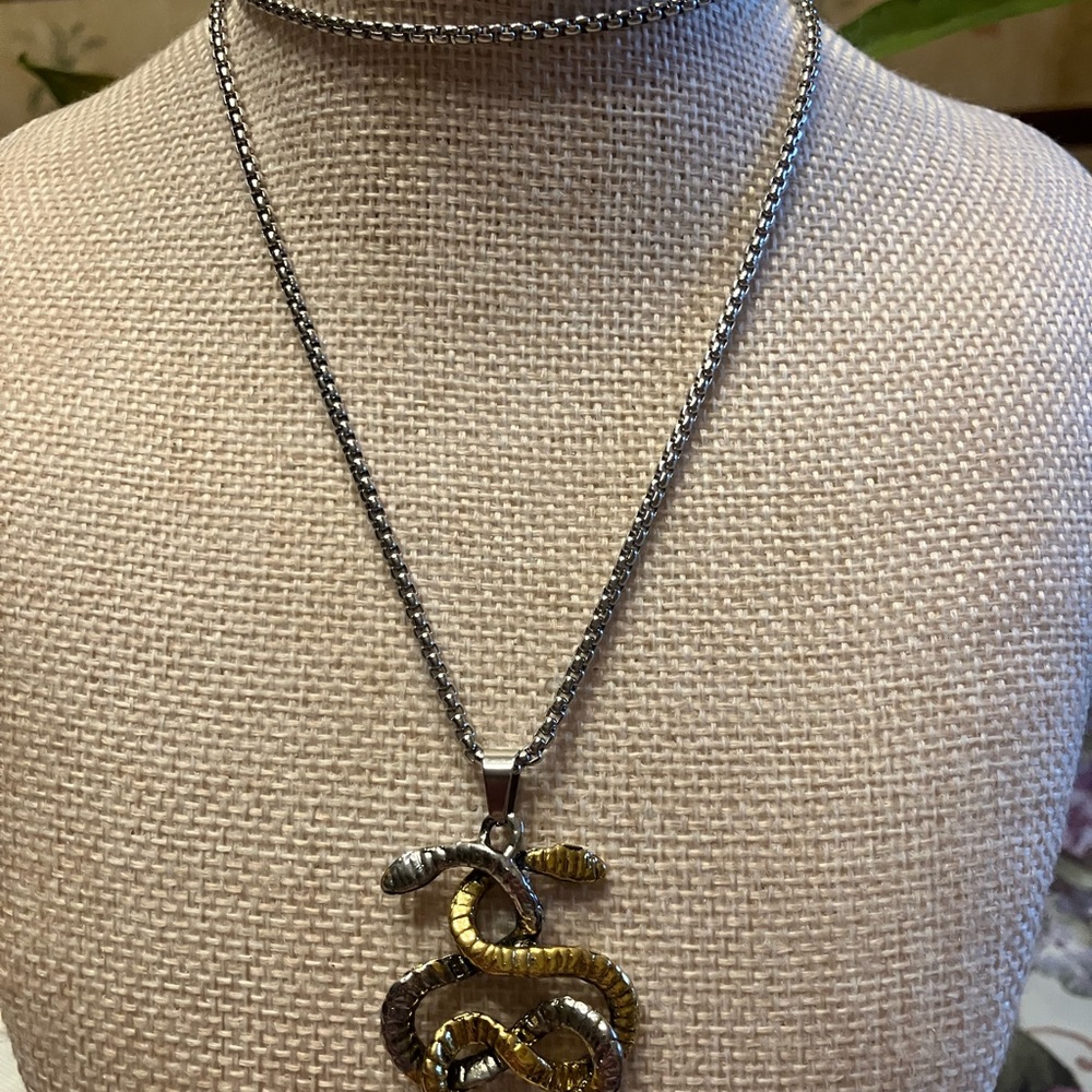 GOLD AND SILVER NECKLACE INTERTWINED SNAKES ON SILVER CHAIN - Picture 3 of 8